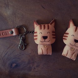 かわいい笑うミミ猫の純粋な革のキーホルダー-文字を付けることができます（誕生日、バレンタインギフト） 1枚目の画像