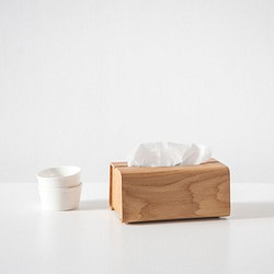 Tetrad 手工木製面紙盒L∣黑胡桃/白橡木 第1張的照片