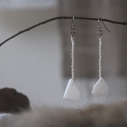 糸－【 軟石 × 結繩 編織耳飾系列 】軟石 繩結 耳環 第1張的照片