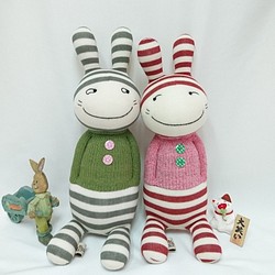 逗趣之襪子娃娃玩偶_豆眼兔一對_兔子 第1張的照片
