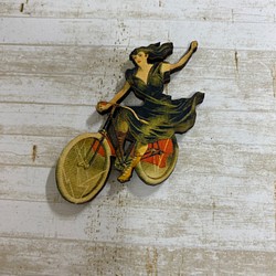 木製　ウッドパーツ　自転車に乗る人　⑥ 1枚目の画像