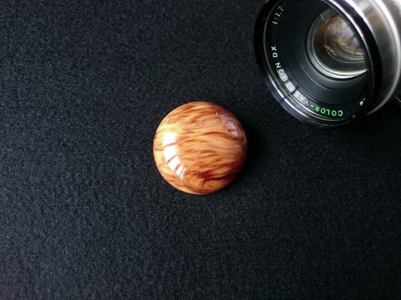 Wood Jupiter ～宙(ソラ) ～ 杉特殊杢のブローチ 系外惑星 宇宙 星 木のアクセサリー 1枚目の画像