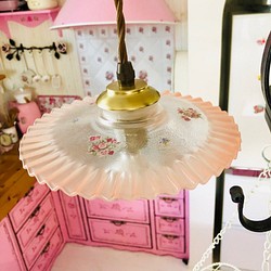 薔薇のシェード フレンチタルトクリア ガラス製灯具付きランプ 照明 ピンク吹き アンティーク調ランプ 手元灯トイレライト 1枚目の画像