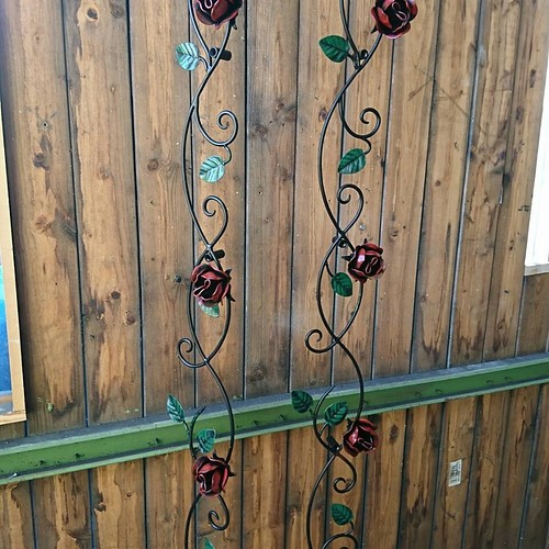 国産☆アイアン薔薇の壁飾り W150cm 鉄製 窓飾りローズ ウォールデコ 