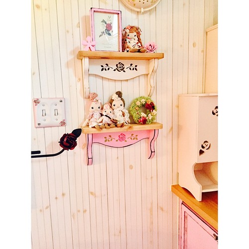薔薇のシェルフ Ｓ 木製 バラ アンティーク調 飾り棚 ピンク家具