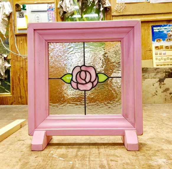 彩色玻璃玫瑰古董玫瑰面板30厘米方形木框架與特殊立場定制的古董粉紅色裝飾 第1張的照片