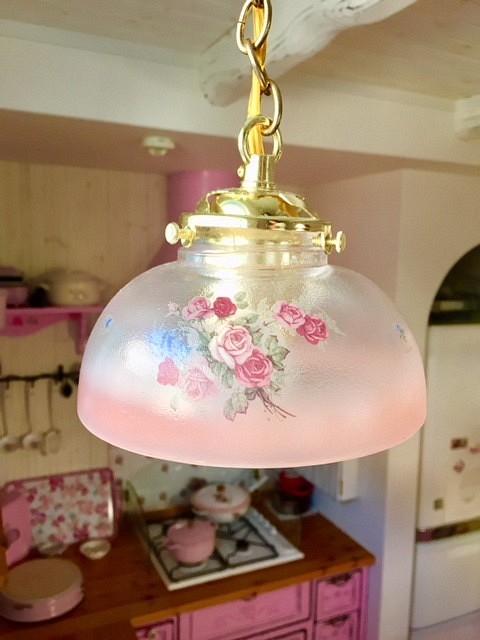 薔薇のシェード ガラス製 灯具付きランプ プティ ピンク吹き 照明 アンティーク調 ローズ ランプ 手元灯トイレライト