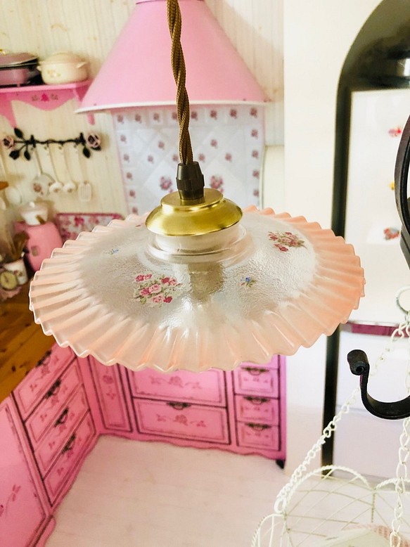 薔薇のシェード ガラス製灯具付きランプ フレンチタルトクリア 照明 ピンク吹き アンティーク調ランプ 手元灯トイレライト 1枚目の画像