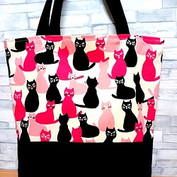 ピンクと黒猫ちゃんのサブバッグ　２層切り替え　Ａ４サイズ　肩がけ　 1枚目の画像