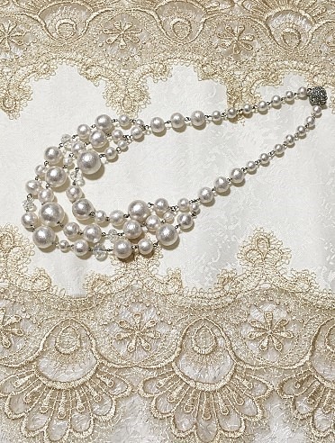 ホワイト コットンパール の ３連 ネックレス 1枚目の画像