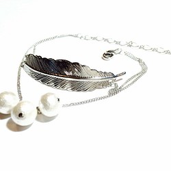 silver feather × triple cotton pearlブレスレット 1枚目の画像