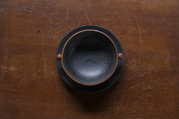 黒いスープカップ 1枚目の画像