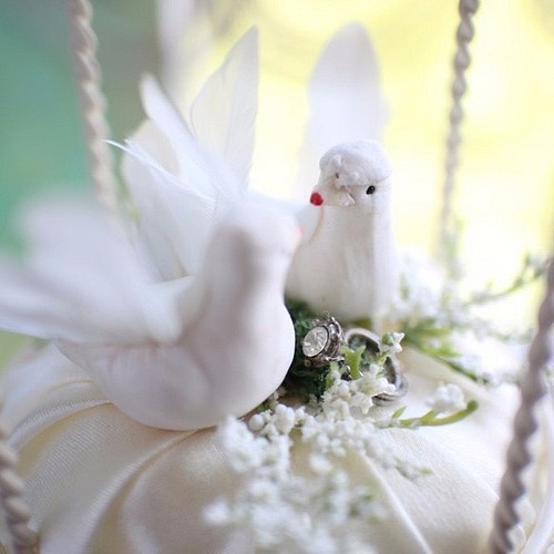 白い鳩と婚約指輪のウェディングドール 人形 Asou Miwa 通販 Creema クリーマ ハンドメイド 手作り クラフト作品の販売サイト