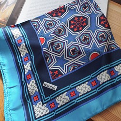 【スカーフが織りなす不思議な魔法】トルコ・オリエンタルスカーフ・ネイビーブルー 1枚目の画像