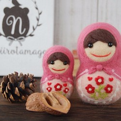 羊毛氈吉祥物粉紅色的套娃大，小集 第1張的照片