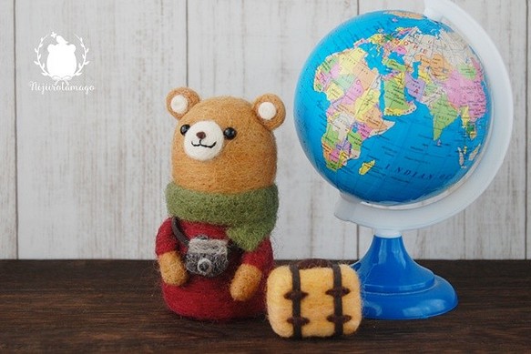 熊的吉祥物旅行的熊陳羊毛氈 第1張的照片