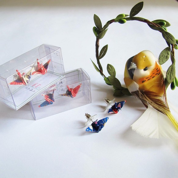 折り紙の鶴のイヤピン Origami Crane ear pins (birds) 1枚目の画像