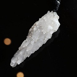【Special piece】ガネーシュヒマール産エレスチャル水晶とアンティークビーズのデザイン編みネックレス 1枚目の画像