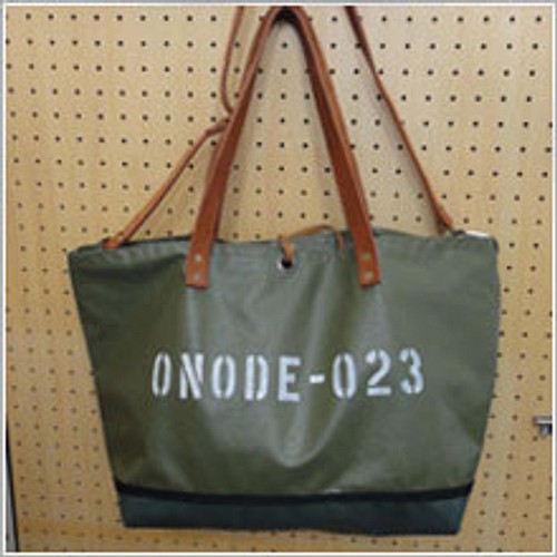 Onode 023 トートバッグ グリーン 図面屋サント テント屋サンガ造ル カバン トラックの幌で作ってます トートバッグ Onode 通販 Creema クリーマ ハンドメイド 手作り クラフト作品の販売サイト