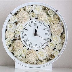 結婚祝い　母の日に　オフホワイト系花時計 1枚目の画像