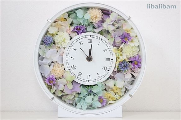 【受注制作】結婚祝い　両親贈呈　記念品に　花畑のような花時計　ブルーグリーン・イエロー・ラベンダー系 1枚目の画像