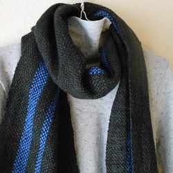ウール１００％　手紡ぎ・手織り　黒系　マフラー 1枚目の画像