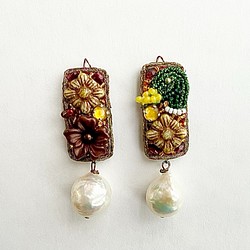 花とマガモの耳飾り・鳥シリーズ・ビーズ刺繍 1枚目の画像