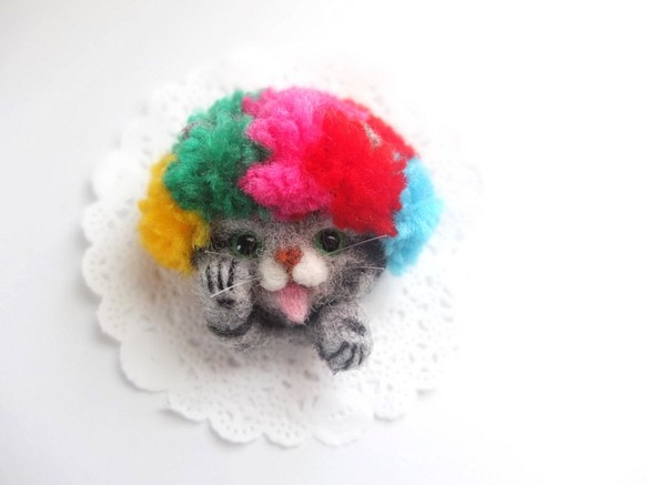「あっかんべーにゃんアフロ猫」グレー☆羊毛フェルト 1枚目の画像