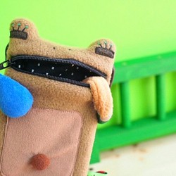E*group 門牙包 冬日阿蛙 iphone6+. i7+   手機袋 青蛙 售價＄1680 優惠$1480 第1張的照片
