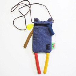 E*group  優惠活動  售價＄1680 優惠$990  水洗口水手機袋  深藍 手機袋 第1張的照片