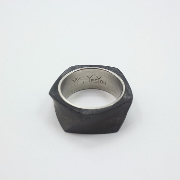 【印象】扭轉造型黑水泥不鏽鋼簡約戒指(非表面上色) 第1張的照片