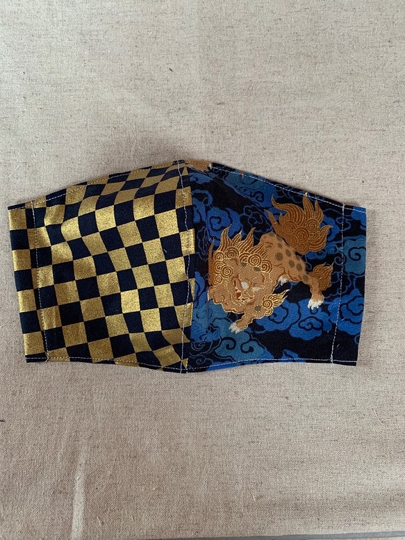 242 和柄　立体　マスク　ハンドメイド　和柄　獅子×市松模様(紺)父の日　プレゼント 1枚目の画像