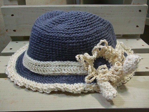 コサージュ付の帽子：麻素材（ブルー） 1枚目の画像