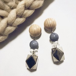 91.wood & milky blue vintage earrings 1枚目の画像