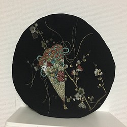 和心。世界に一つだけ♡素敵な日本の刺繍、色彩、和柄。ボルドーの和柄とのリバーシブルベレー帽。ブラック 1枚目の画像