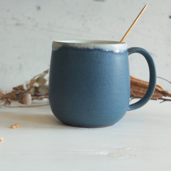 マグカップ　丸底　ブルー＋白　陶器 1枚目の画像
