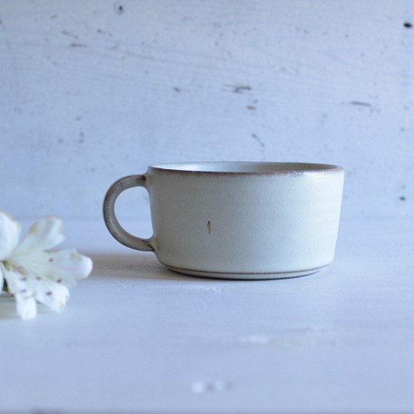 マグスープカップ　やさしい雰囲気の白マット系　陶器 1枚目の画像