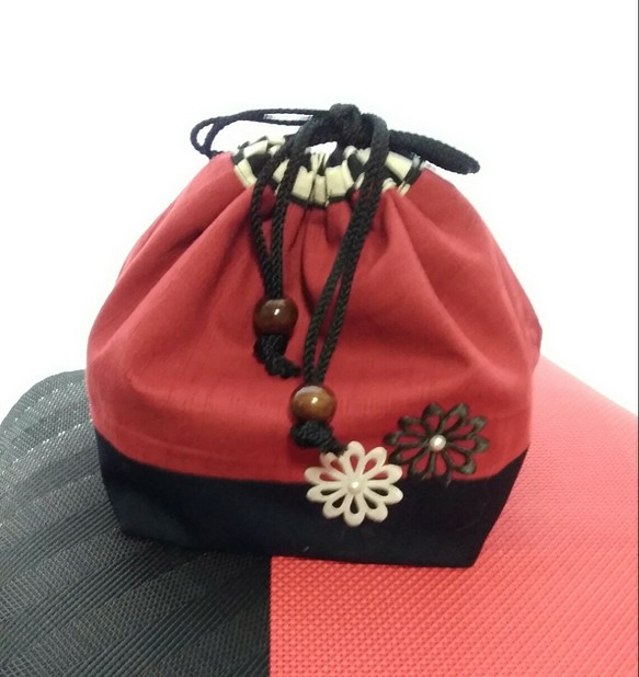 祭り◆卒業式巾着「紅に市松、黒花をあしらって」 1枚目の画像