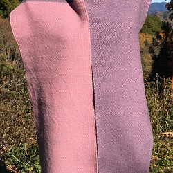アルパカ100%コチニール染めのピンク色と濃い藤色 1枚目の画像