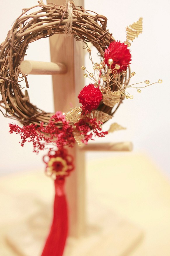 手作りの日本のライスビーズ、黄金の葉とドライフラワー、中国の新年、手作りの花輪 1枚目の画像