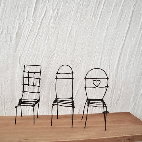 ミニチュア家具】ワイヤーの小さな椅子3つ ワイヤークラフト ワイヤー