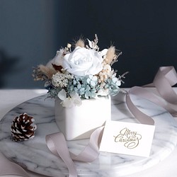 [Creemaギフトシーズン] [スポット]ライトブルーの色静かな氷山のバラ永遠の命永遠のアジサイの花/プリザーブドフラワーテー 1枚目の画像