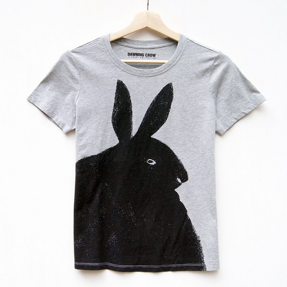 動物圖案T恤  黑兔 第1張的照片