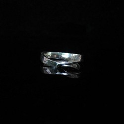 【宇宙學系列－莫比烏斯環＿一般寬度】手工銀戒。紀念戒。情人對戒 第1張的照片