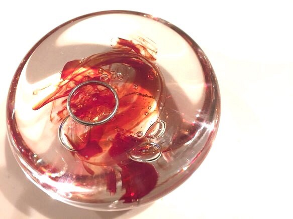 送料無料♪  リングピロー 【Red】ガラス製 ハンドメイド 指輪 アクセサリートレイ 手作り 1枚目の画像