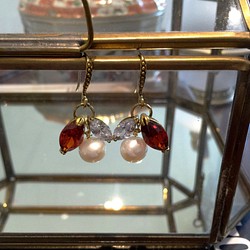 Minertés古典真珠。ヒヤシンス真鍮イヤリング 1枚目の画像