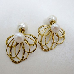 Minertés=雙珍珠‧花朵黃銅耳環 第1張的照片