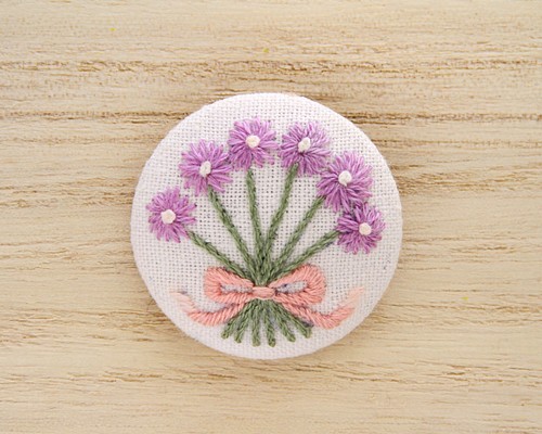 紫の花ブーケの刺繍ブローチ ブローチ RURUアート刺繍 通販｜Creema