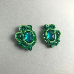 《受注生産》緑×緑×緑ピアス　Feminine Earrings 1枚目の画像