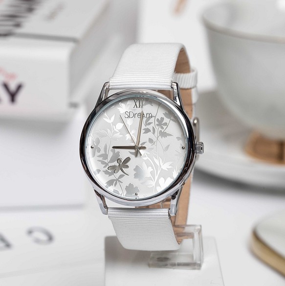 歐風手錶系列、冬天的白色、純淨、又時尚、質感99% 第1張的照片